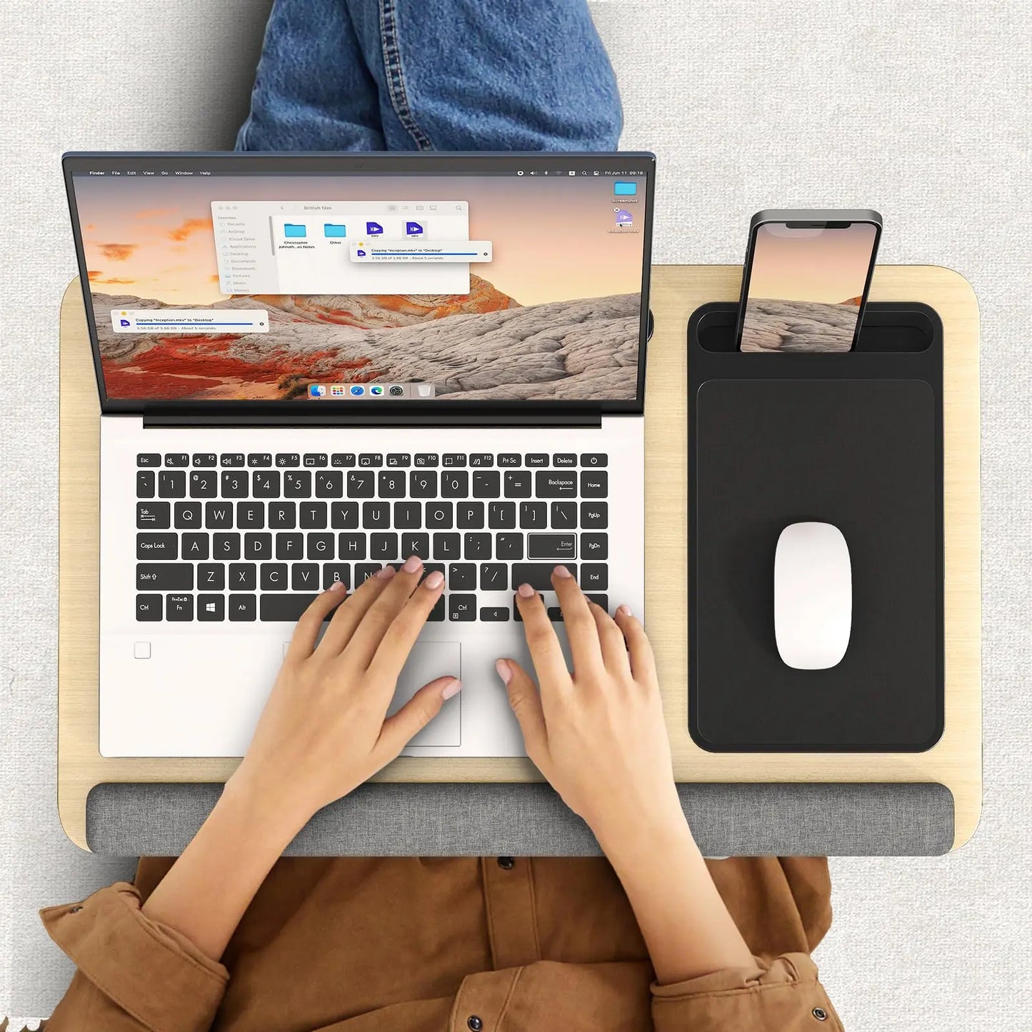 PUTORSEN Laptopkissen für Bett mit Kissen, PUTORSEN Laptop Kissen Mausunterlage Passen bis zu 17,3 Zoll Notebook, Höhenverstellbar Lapdesk mit Tablet und Telefon Rille für Lernen PUTORSEN